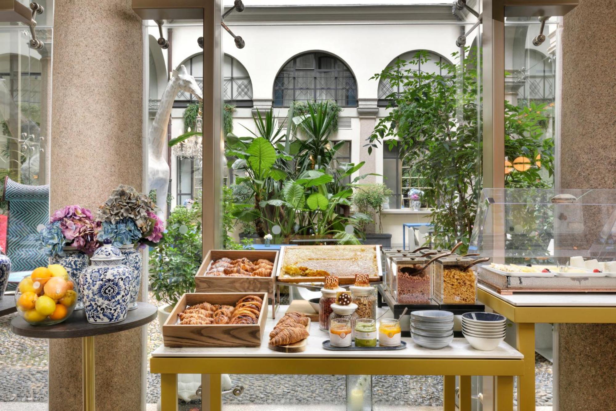 Hotel Indigo Milan - Corso Monforte, an IHG Hotel Esterno foto