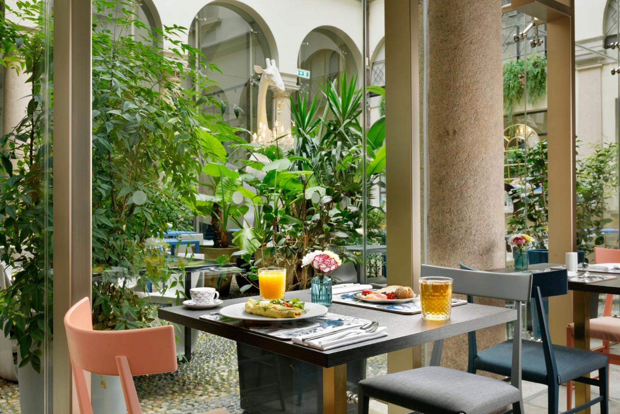 Hotel Indigo Milan - Corso Monforte, an IHG Hotel Esterno foto
